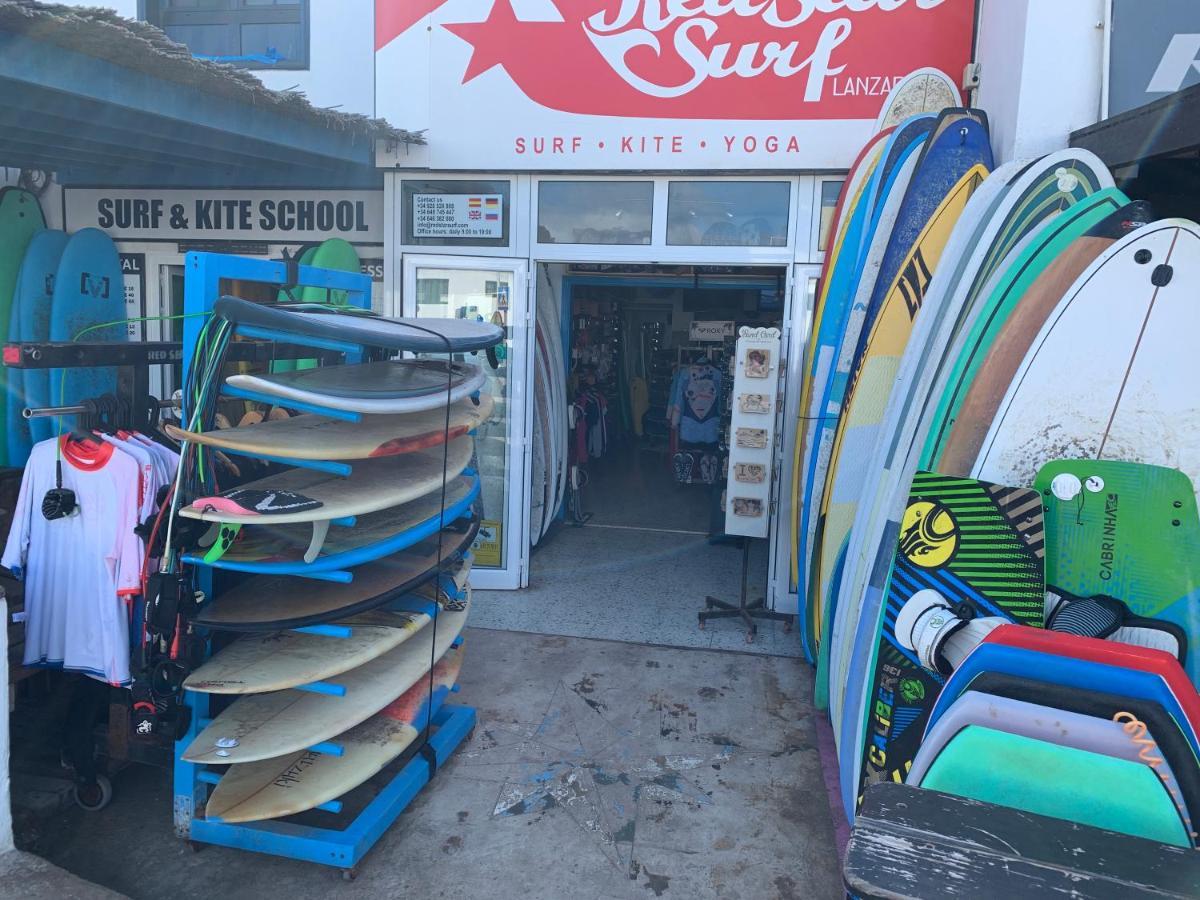 Red Star Surf & Yoga Camp Lanzarote Famara Exterior foto