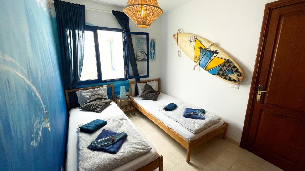 Red Star Surf & Yoga Camp Lanzarote Famara Exterior foto