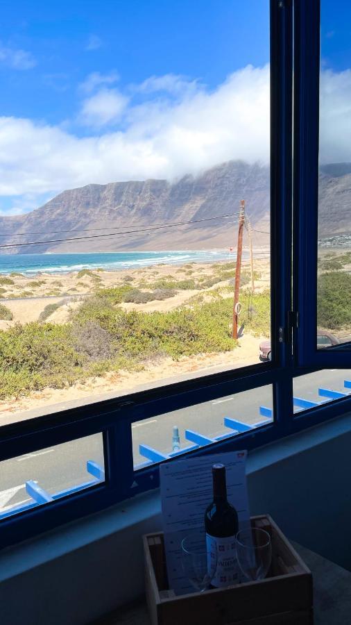 Red Star Surf & Yoga Camp Lanzarote Famara Exterior foto