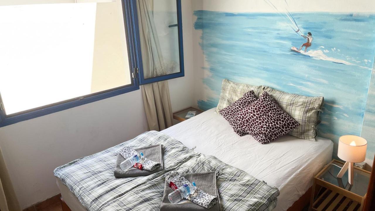 Red Star Surf & Yoga Camp Lanzarote Famara Exterior foto