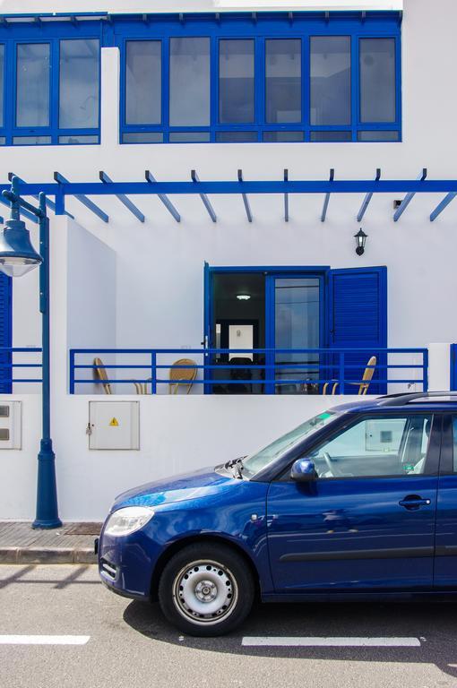 Red Star Surf & Yoga Camp Lanzarote Famara Exterior foto
