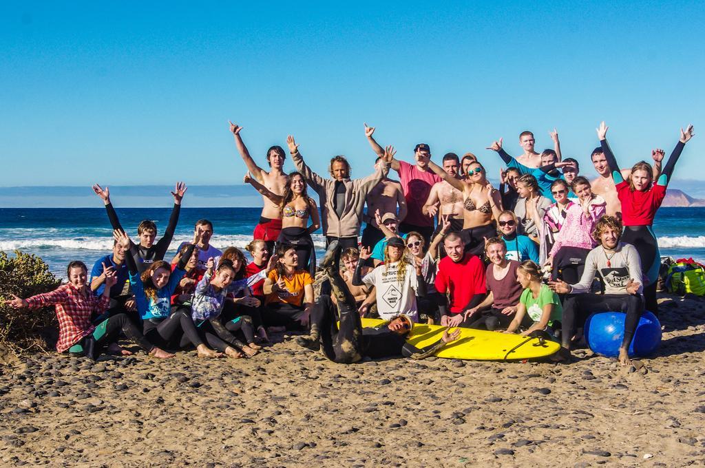 Red Star Surf & Yoga Camp Lanzarote Famara Exterior foto
